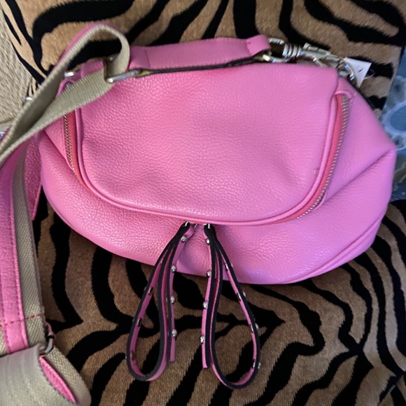 Two Amicis Italian Leather @ Merc@ari - Picture 4 of 6